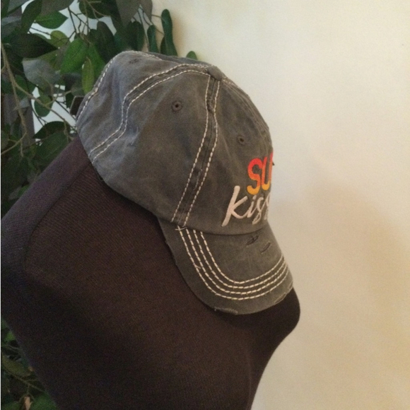 SOLD The Spring Shop Gray Distressed 'Sun Kissed' Cap One Size Fits Most - Picture 3 of 11